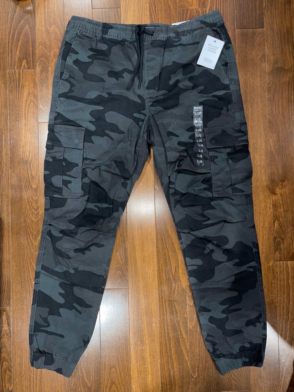 Large Bluenotes Men's Black & Charcoal Camo Cargo Joggers